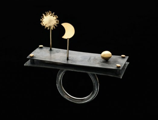 http://www.gigimariani.it/wp-content/gallery/teatrini/sole-luna-anello-argento-925-brunito-con-elementi-oro-giallo-750-mobili.jpg